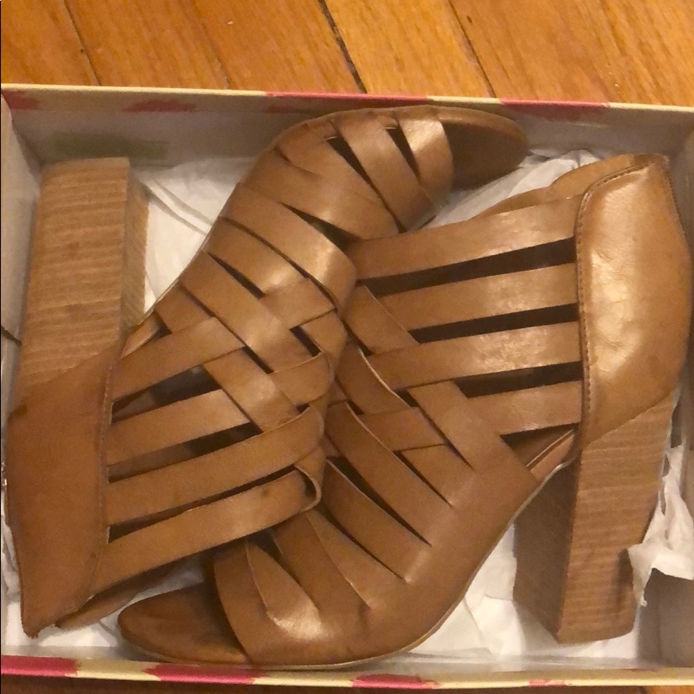 Peep toe heels